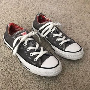 💖Grey low-top converse! 💖